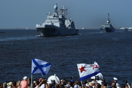 Первая тренировка Главного военно-морского парада проведена в Петербурге