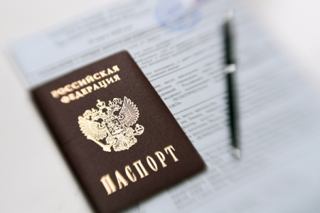 В Кремле назвали внутренним делом РФ выдачу паспортов жителям Луганщины и Донбасса