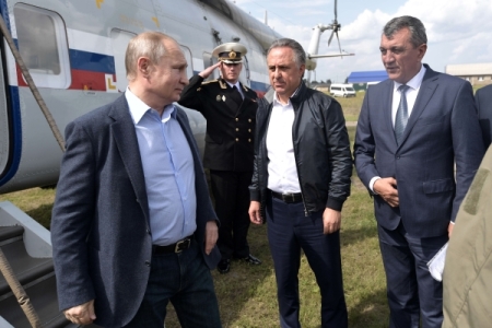 Мутко отчитался перед Путиным о ликвидации последствий наводнения у Тулуне