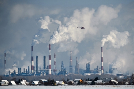 Омский губернатор пожаловался Росприроднадзору на работу двух предприятий, загрязняющих воздух
