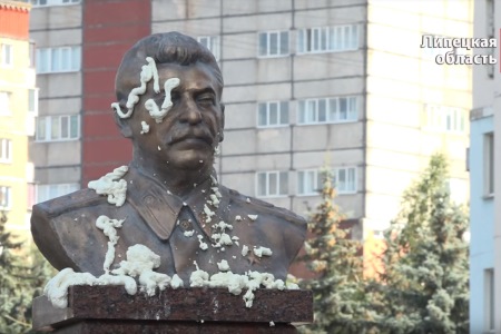 В Липецке проверят законность установки бюста Сталину, оскверненного вандалами