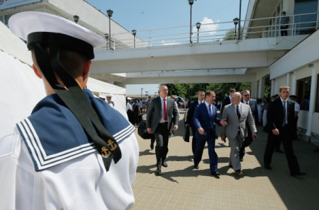 Медведев высказался за возобновления режима СЭЗ в Севастополе