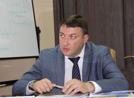 Руководитель Минздрава Сахалинской области Владимир Ющук: "В этом году планируем привлечь в регион более 200 врачей"