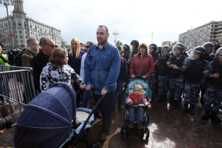 Двух участников субботней акции в Москве могут лишить родительских прав по требованию прокуратуры