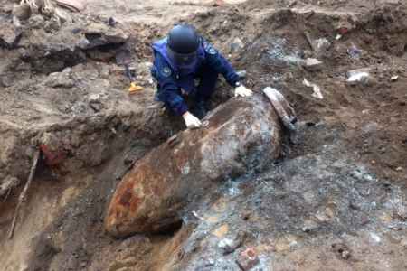 Немецкую авиабомбу, найденную в устье реки, уничтожили в Мурманской области