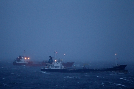 Сотни иностранных судов укрываются от тайфуна в бухтах Приморья
