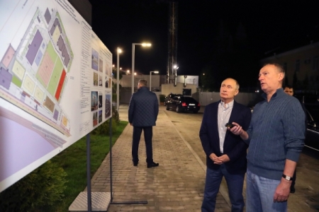 Путин посетил волейбольный комплекс "Волей Град" в Анапе