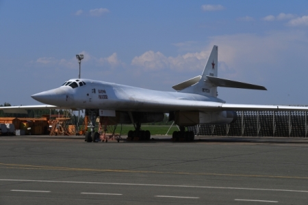 Ту-160 вернулись из Анадыря близ границы с США к месту базирования в Энгельс
