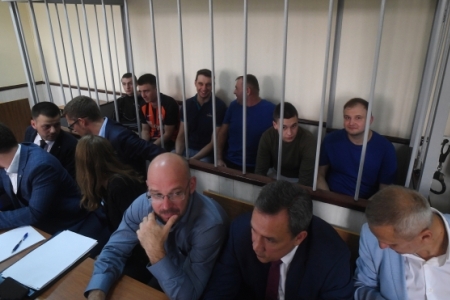 Еще пять украинских моряков останутся под стражей до конца октября