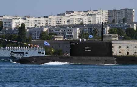 Подводники Черноморского флота отрабатывают выход из торпедного аппарата