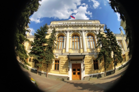 ЦБ назвал закон о праве "санкционных" компаний переводить судебные споры в РФ противоречащим Конституции