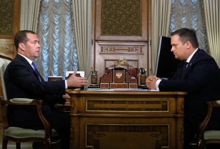 Медведев похвалил Никитина за развитие образования и медицины Новгородчины