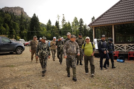 Глава Адыгеи возглавил поход участников форума "Фишт" на одноименную гору