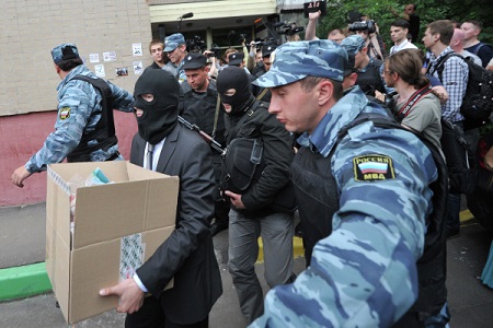 Сторонники Навального сообщают об обысках в региональных штабах оппозиционера