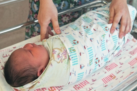 Ульяновская область планирует выплачивать по 100 тыс. рублей при рождении первенцев у молодых матерей