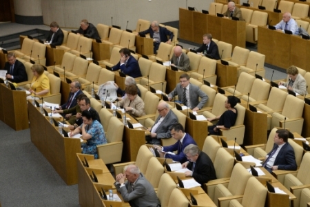 Первый зампред комитета Госдумы по труду вместо перехода на "четырехдневку" предлагает сокращать рабочие часы