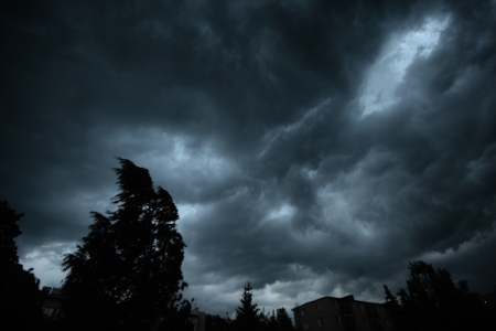 Штормовое предупреждение о сильном ветре объявлено в Оренбурге