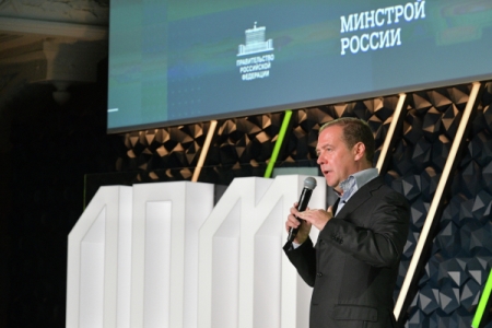 Медведев утвердил стратегию развития туризма в РФ