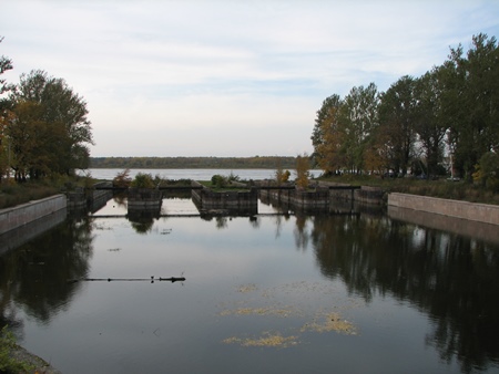 Администрацию Шлиссельбурга просят устранить сброс канализации в Малоневский канал
