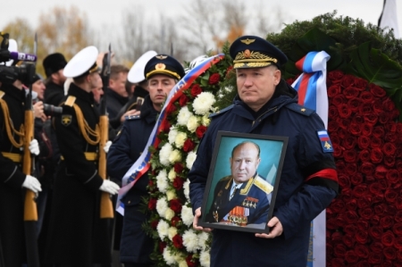 Космонавта Леонова похоронили на Военном мемориальном кладбище в Подмосковье