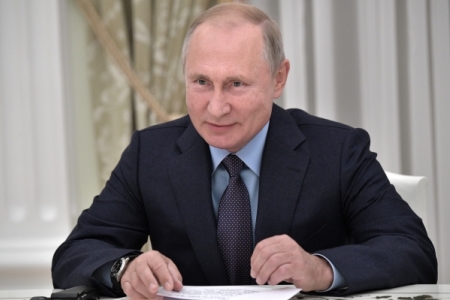 Путин высказался за скорейшее создание в РФ студии документального кино