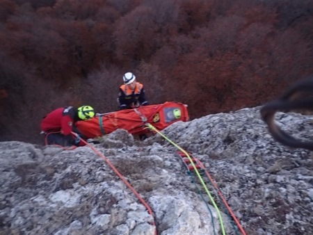 Крымчанка выжила после падения с 40-метровой скалы