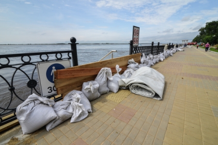 Пострадавшую от паводка часть набережной в Хабаровске восстановят в ноябре