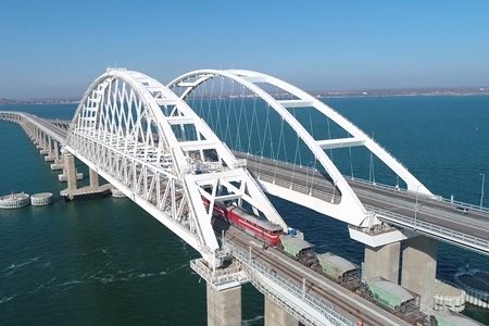 Железнодорожные конструкции Крымского моста испытывают тяжелыми техсоставами