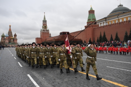 Марш, приуроченный к параду 1941 года, проходит на Красной площади