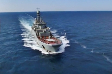 Российский фрегат "Адмирал Макаров" провел учения с вертолетами в Средиземном море