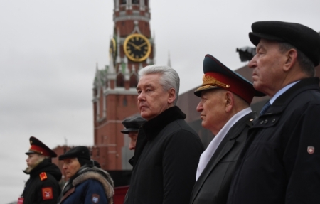 Собянин поздравил ветеранов с 78-й годовщиной парада на Красной площади