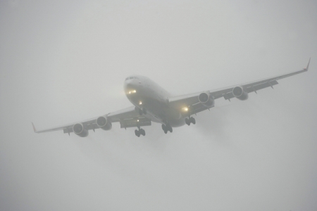 Калининградский аэропорт "Храброво" не принимает и не отправляет самолеты из-за тумана