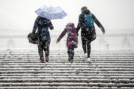 Штормовое предупреждение объявлено в Алтайском крае из-за снегопада и метели