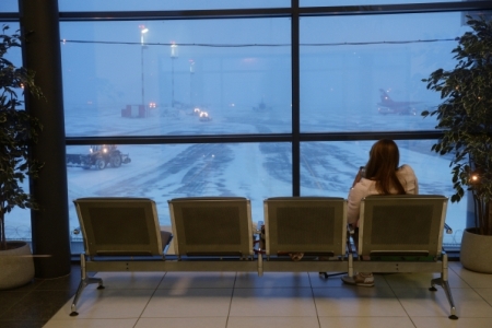 Последствия ледяного дождя устранили в аэропорту Архангельска, полеты возобновлены