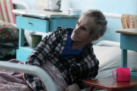 Полсотни постояльцев частного пансионата для престарелых в Челябинске срочно отправили в больницы из-за отсутствия должного ухода