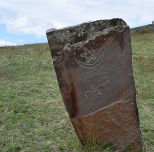 Древние стелы из каменных плит нашли в Малгобекском районе Ингушетии