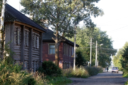 Более трех десятков аварийных деревянных домов снесут в Архангельске до конца года
