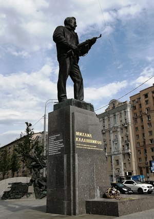 В Петербурге откроют памятник Калашникову