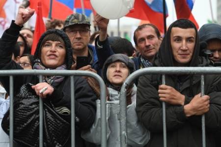 Медведев: власть должна улавливать протестные настроения, но не допускать бунта