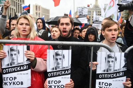 Освобождения студента ВШЭ Егора Жукова требуют более 100 тыс. человек