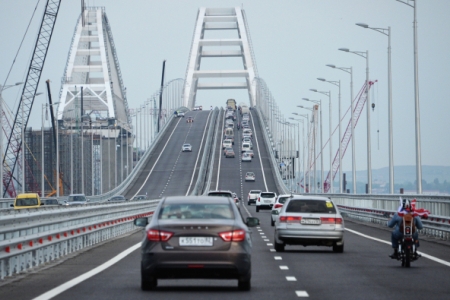 Движение на мосту в Крым могут ограничить 18-25 декабря из-за техработ