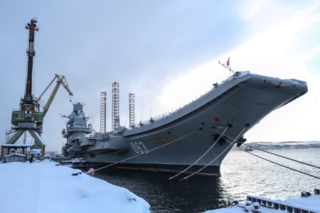 Северный флот: при ликвидации пожара на "Адмирале Кузнецове" погиб контрактник