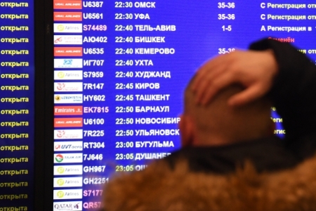 Десять российских и международных рейсов задерживают в аэропорту Владивостока из-за тумана