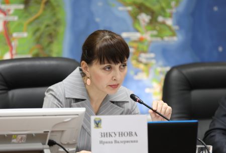 Председатель Законодательной думы Хабаровского края Ирина Зикунова: "У нас существует оппонирующее мнение, и его положительное влияние сказывается на деятельности думы"