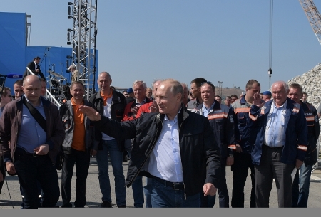 Путин проедет по Крымскому мосту на поезде