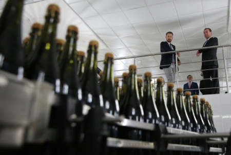 Вино, посвященное Крымскому мосту, поступило в продажу