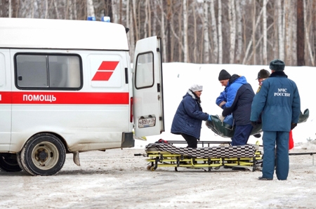 Один человек погиб и четверо пострадали в ДТП с микроавтобусом и грузовиком в Иркутской области