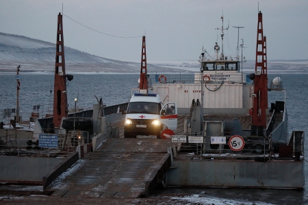 Паромная переправа между Сахалином и материком приостановила работу из-за шторма в море