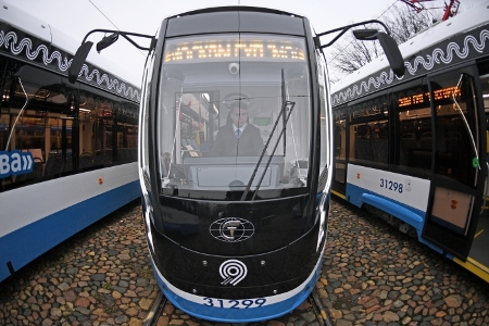 Первые подаренные правительством Москвы трамваи доставлены во Владивосток