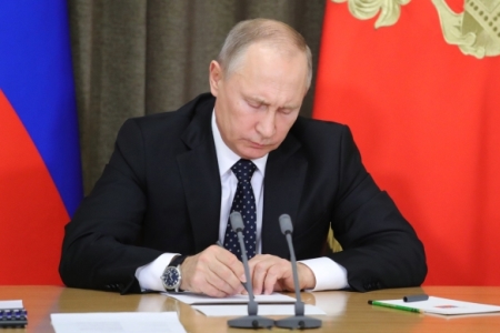 Путин поручил освободить медиков от уголовной ответственности за потерю наркопрепаратов